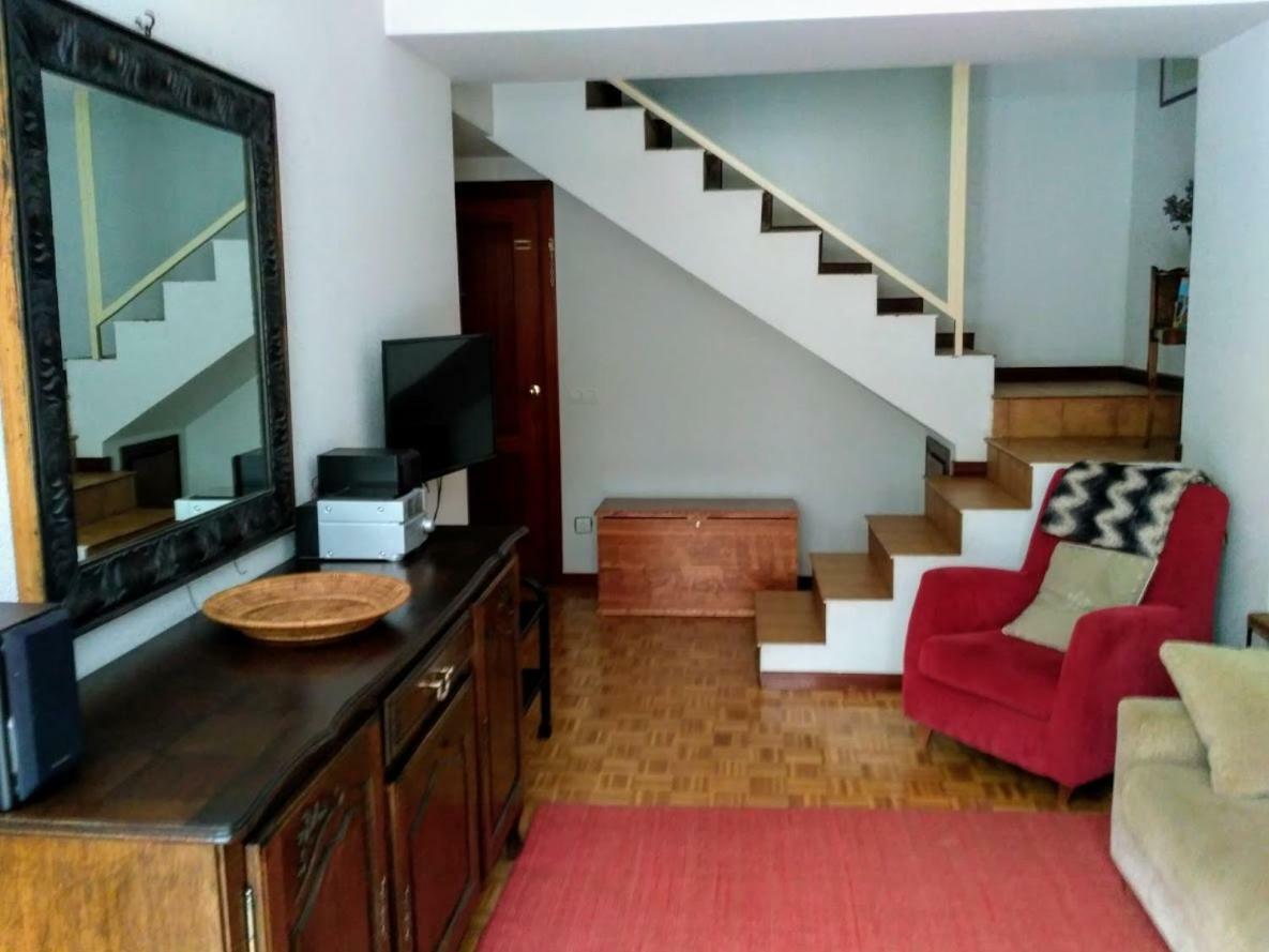 Duplex Con Jardin En Ezcarayアパートメント エクステリア 写真